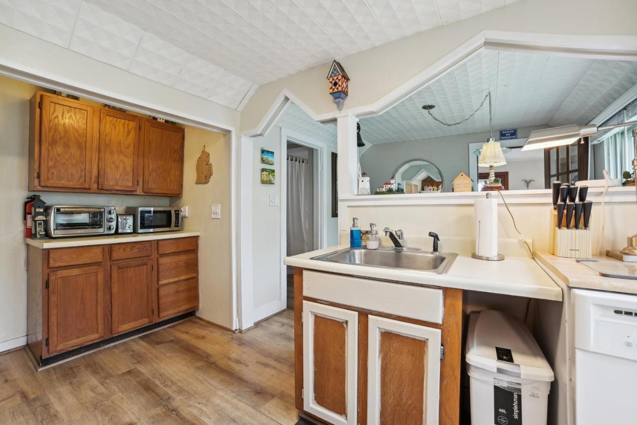 Boyne City Cottage Walk To Downtown And Lake! Extérieur photo