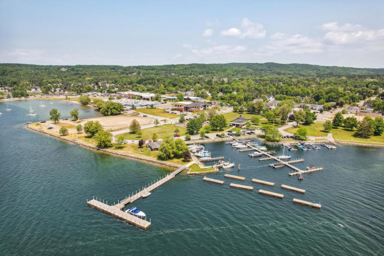 Boyne City Cottage Walk To Downtown And Lake! Extérieur photo