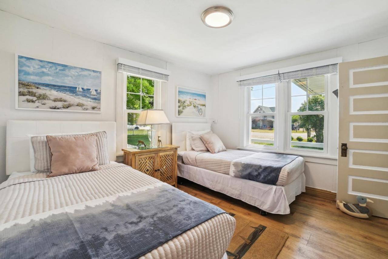 Boyne City Cottage Walk To Downtown And Lake! Extérieur photo